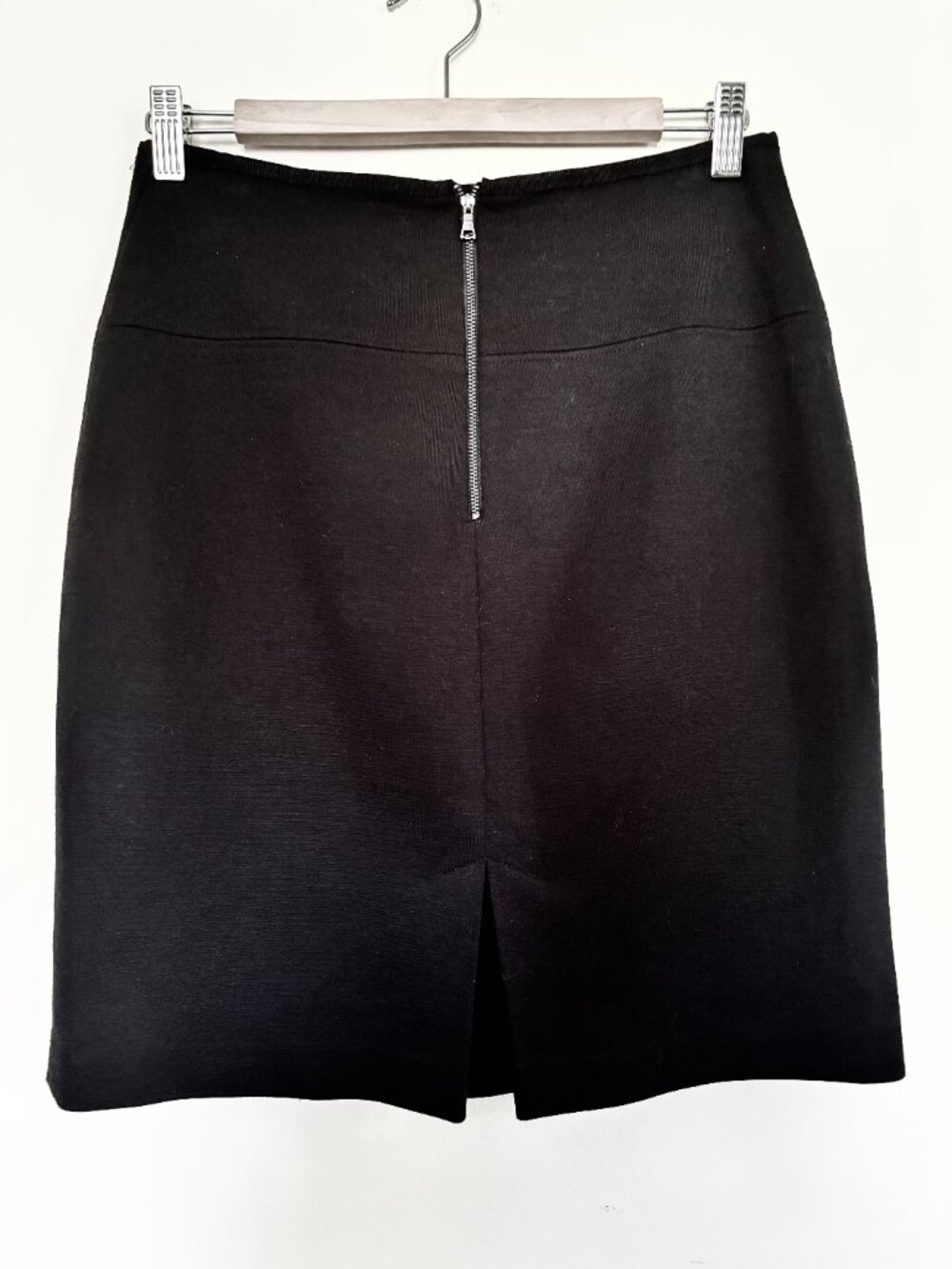 Tahari Classic Black Pencil Skirt Zipper Back, Fully Lined EXCELLENT COND Sz 4